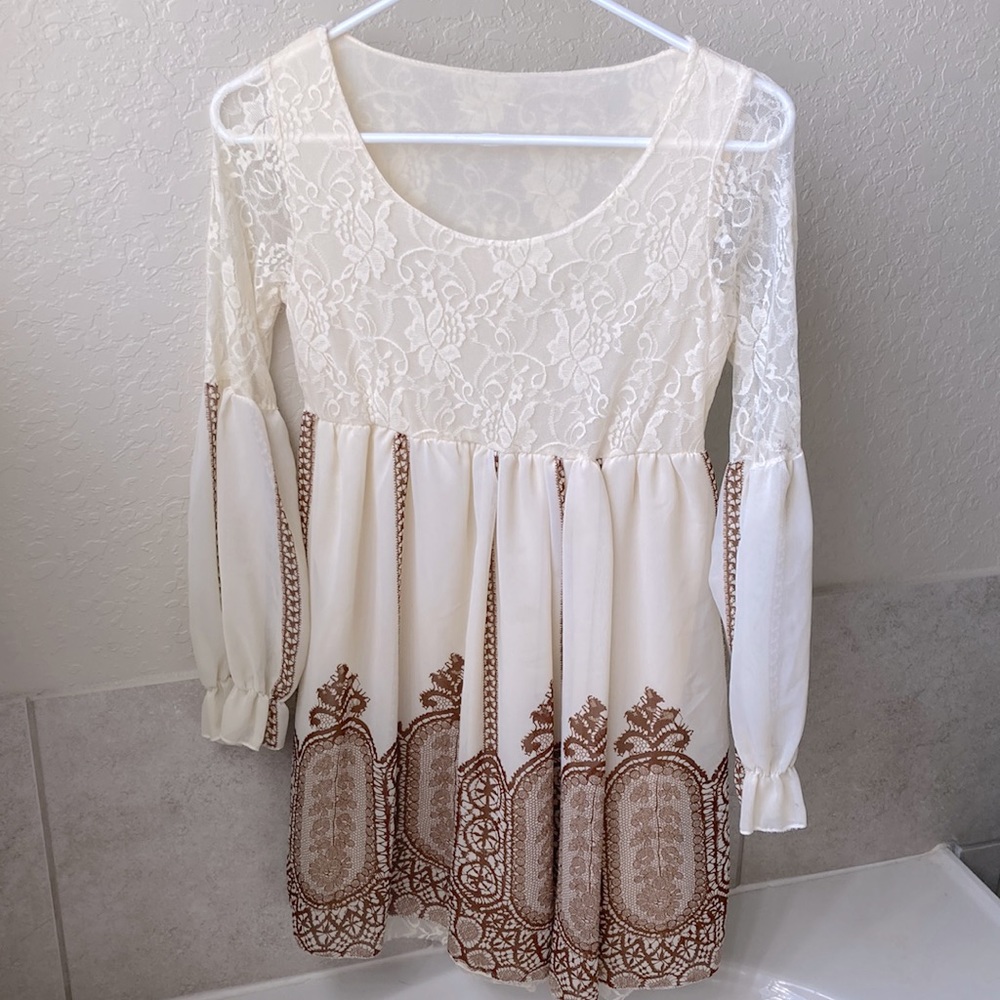 Vintage lace dress detail XS